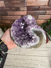 Load image into Gallery viewer, Amethyst Geode