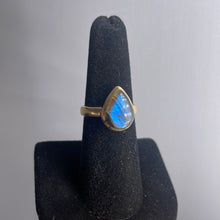 Load image into Gallery viewer, Labradorite Size 7 14k Gold Ring