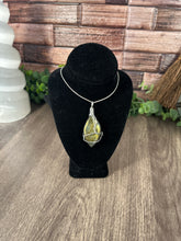 Load image into Gallery viewer, Labradorite Wire Wrapped Pendant