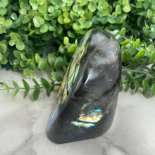 Load image into Gallery viewer, Labradorite Freeform