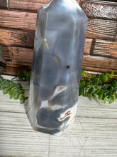 Load image into Gallery viewer, Orca Agate Tower
