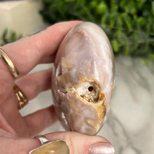 Load image into Gallery viewer, Flower Agate Heart