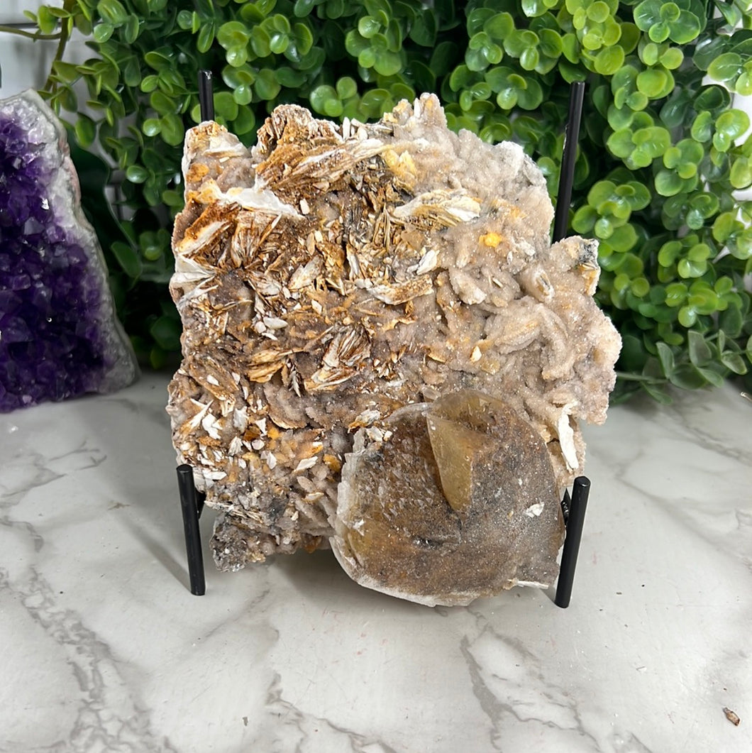 Calcite, Barite, Wulfenite and Cerussite