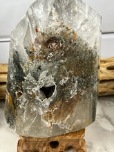 Load image into Gallery viewer, Garden Quartz Tower