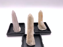 Load image into Gallery viewer, Witches Finger Spirit Quartz