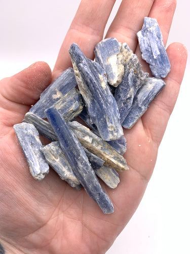 (1) Raw Kyanite Blade