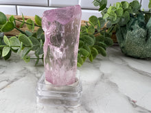 Load image into Gallery viewer, Ultra Clear Kunzite Gem