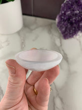 Load image into Gallery viewer, Selenite Bowl