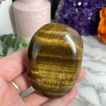 Load image into Gallery viewer, Tiger Eye Palm Stone