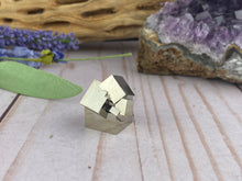 Load image into Gallery viewer, Pyrite Cube