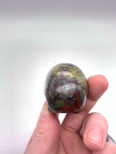 Load image into Gallery viewer, Bloodstone Skull