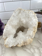 Load image into Gallery viewer, Calcite Quartz Geode
