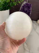 Load image into Gallery viewer, Selenite Sphere